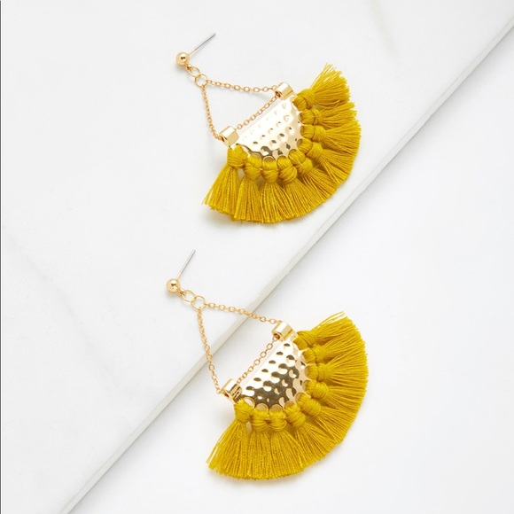 🌟🆕BOHO CHIC MUSTARD FRINGE & GOLD EARRINGS NWT🌟 - Picture 2 of 6